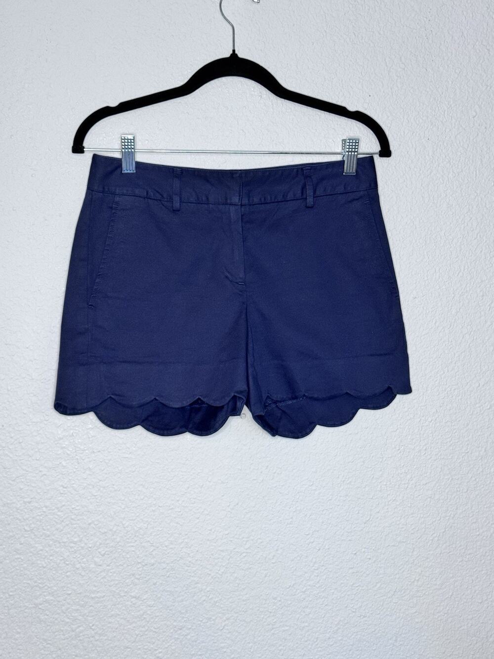 J McLaughlin Women's Shorts Size 0 Navy Scalloped Hem Pockets Mid Rise Stretch